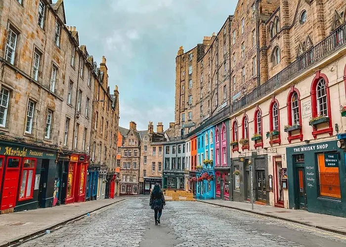 Victoria Street View Flat In Edinburgh Eb10