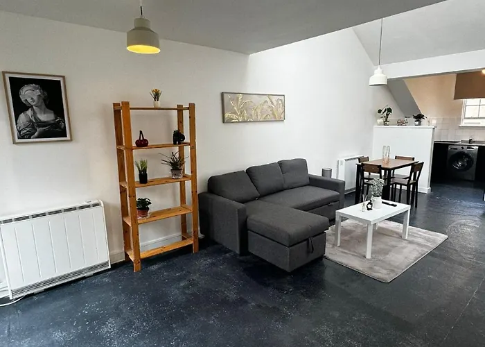 Victoria Street View Flat In Edinburgh Eb10