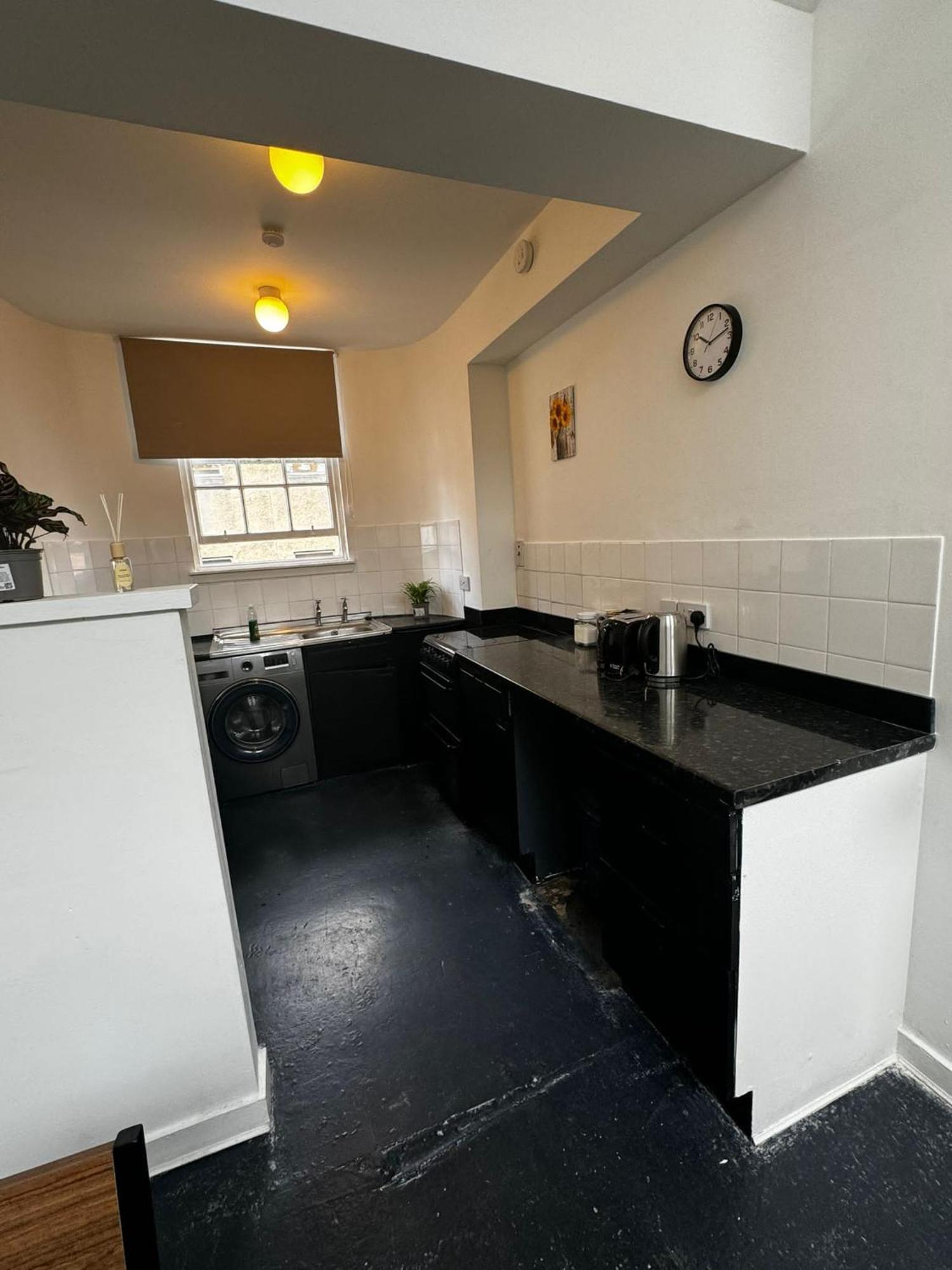Apartment Victoria Street View Flat In Eb10 *
